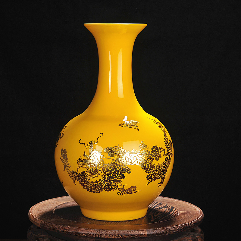 the chinese mythology of dragon on the vase