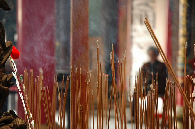 How to hold the incenses 1-on-1 online chinese lessons 