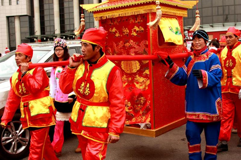 Chinese wedding tradition of using the sedan